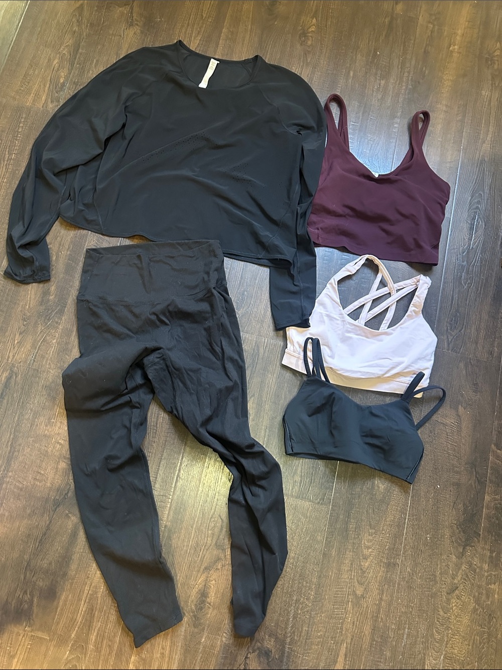 Lululemon bundle sizes 6,8 and 10 all for $40